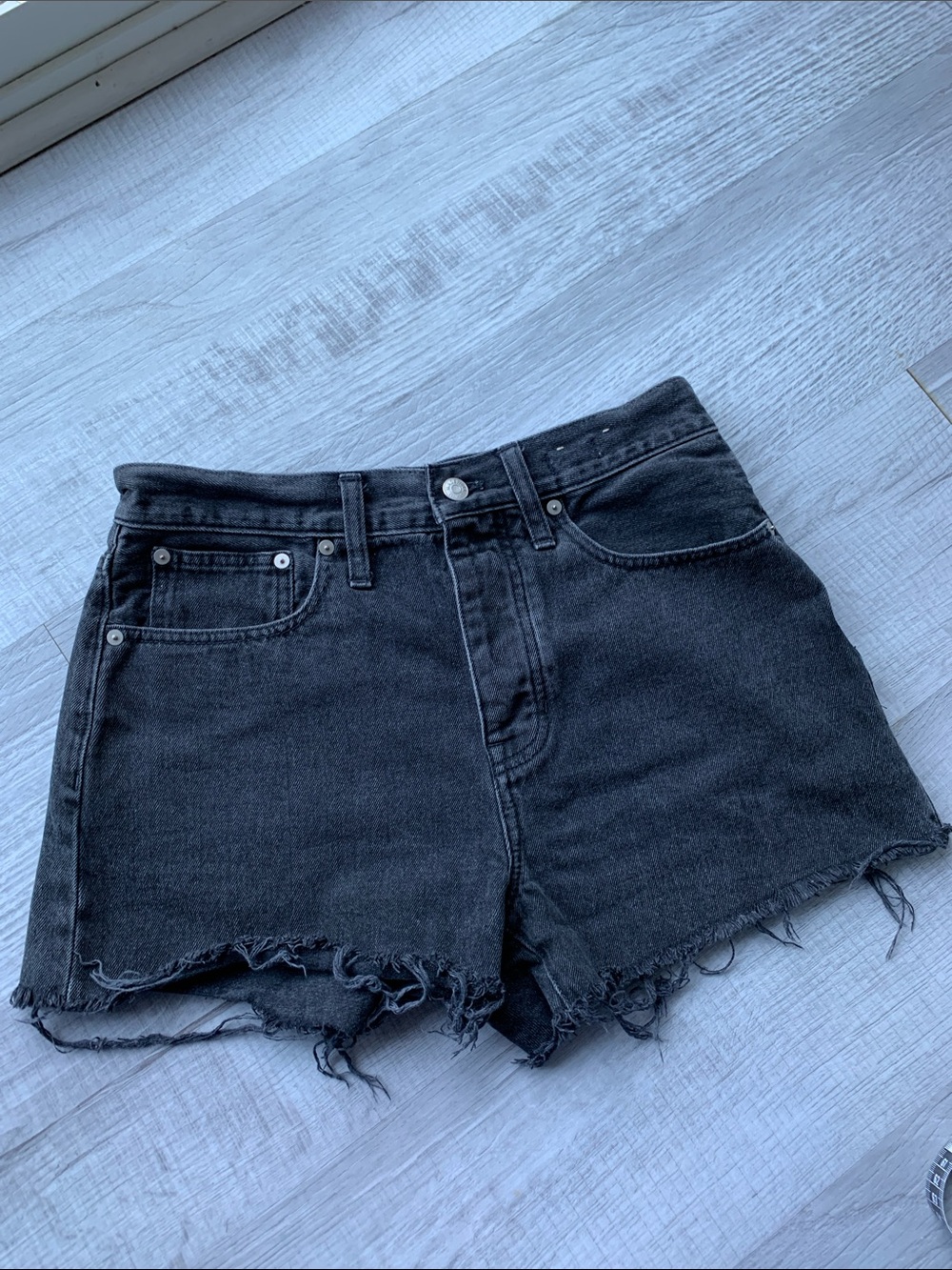 Madewell Black Raw-Hem Denim Dadjean Shorts, Size 26.